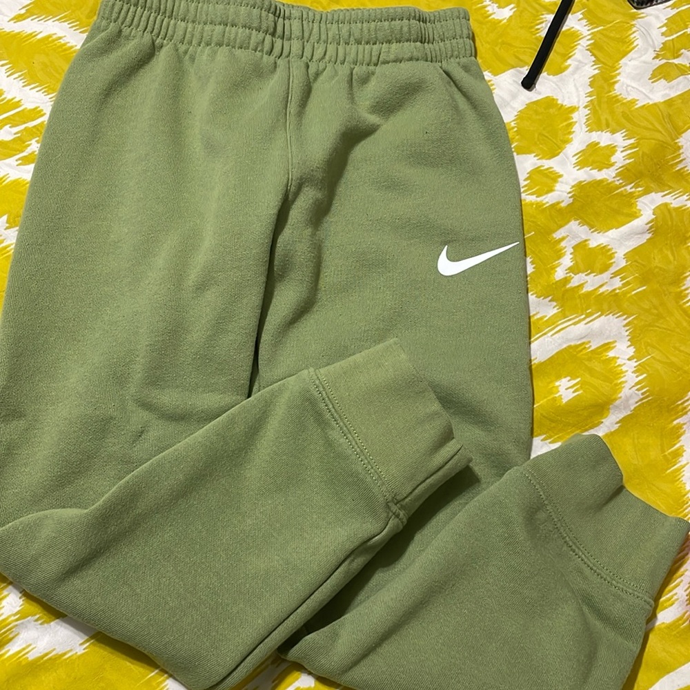 Green Nike  boys size 7 pants in great shape